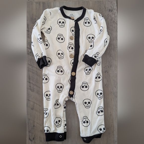 Halloween Themed Baby Onesies Set Size 6-9 Months - Picture 2 of 8